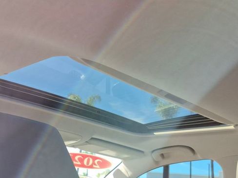 Used 2021 Toyota RAV4 XLE Premium image 19