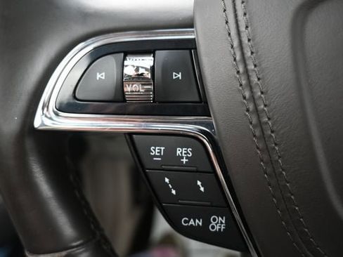 Used 2017 Lincoln Continental Reserve w/ Technology Package image 38