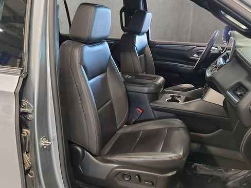 Used 2024 Chevrolet Suburban LT image 34