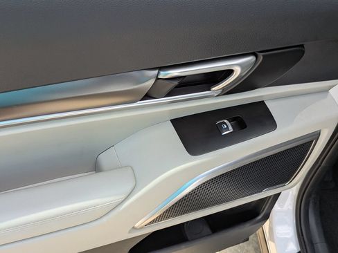 Used 2025 Kia Telluride S FWD image 9