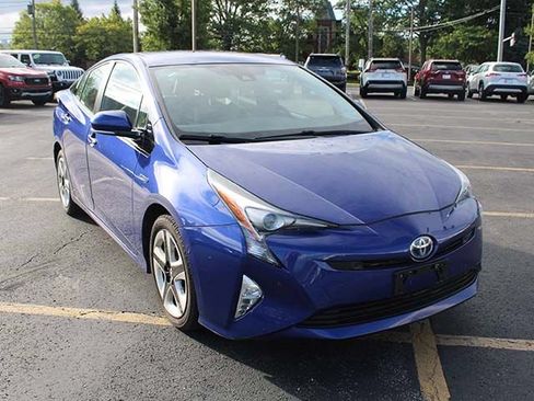 Used 2017 Toyota Prius Four Touring w/ Premium Convenience Package FWD image 4