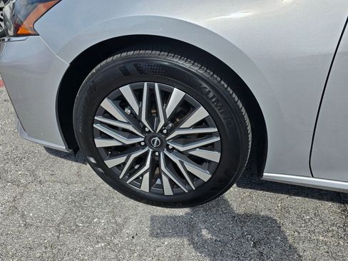 Used 2024 Nissan Altima 2.5 SV FWD image 17