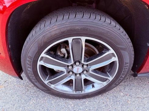 Used 2019 GMC Acadia Denali image 17