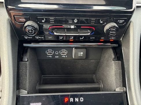 Used 2022 Jeep Grand Cherokee Limited AWD/4WD image 18
