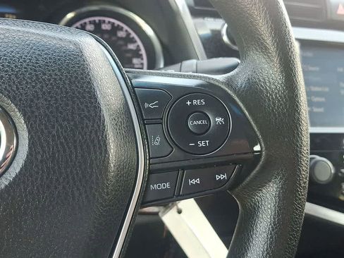 Used 2018 Toyota Camry LE FWD image 18