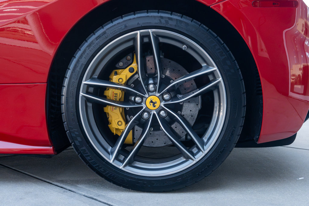 Used 2018 Ferrari 488 Spider RWD image 16