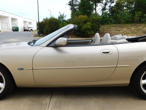 Used 2000 Jaguar XK8 Convertible RWD image 12