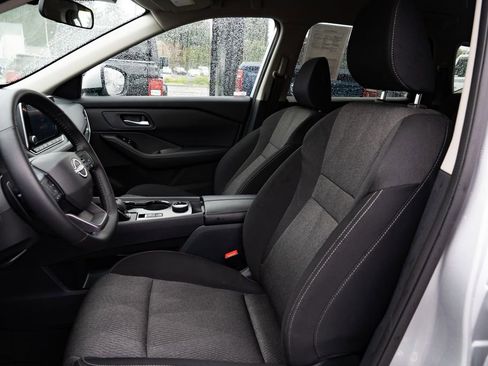 Used 2025 Nissan Rogue SV image 18