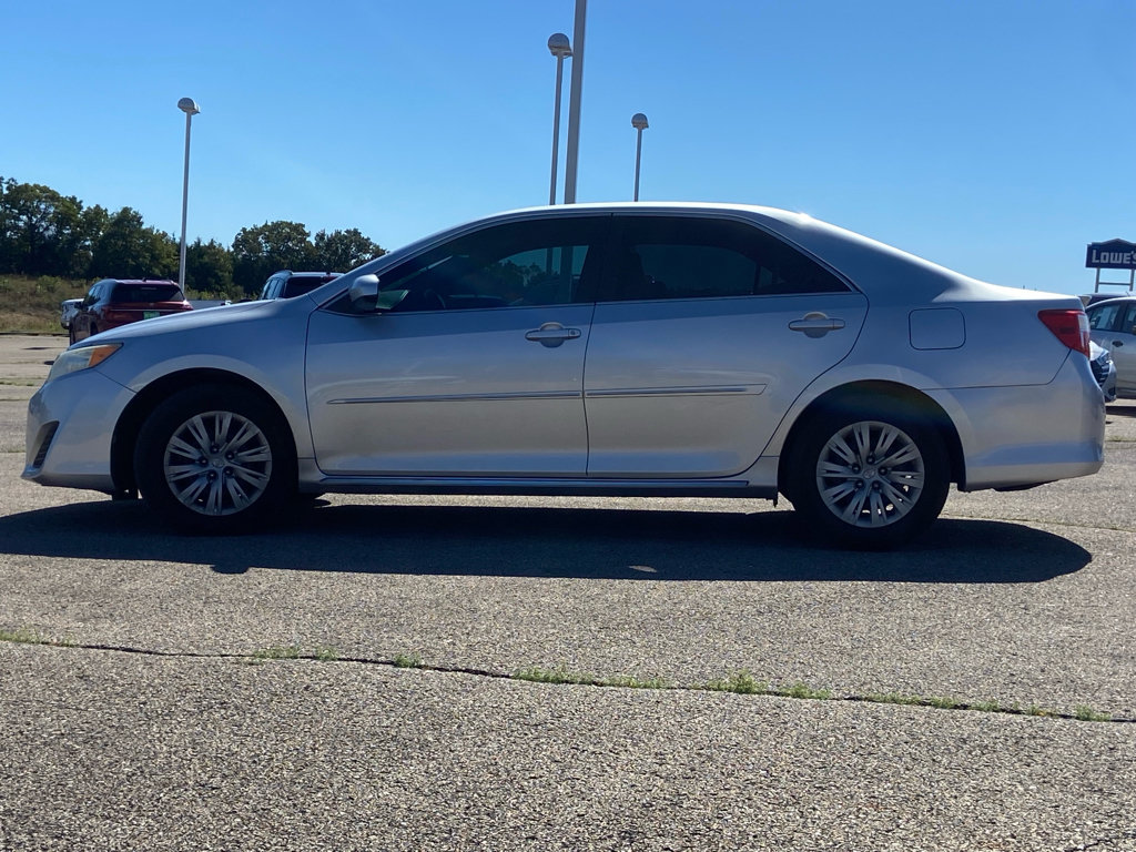 Used 2012 Toyota Camry LE FWD image 6