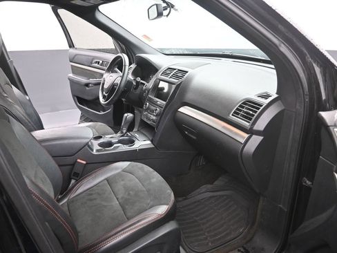 Used 2018 Ford Explorer XLT w/ Equipment Group 202A image 24
