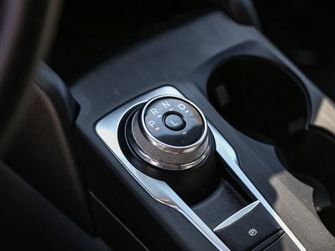 Used 2022 Ford Escape SE w/ SE Sport Appearance Package image 19