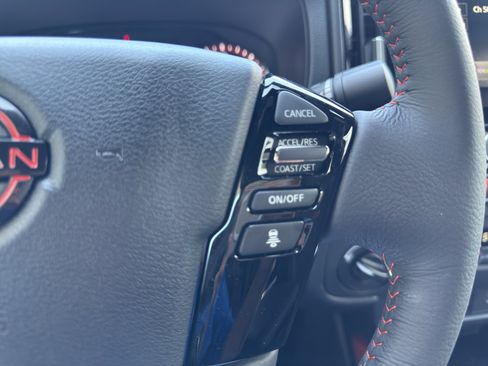 Used 2025 Nissan Frontier PRO-4X image 17