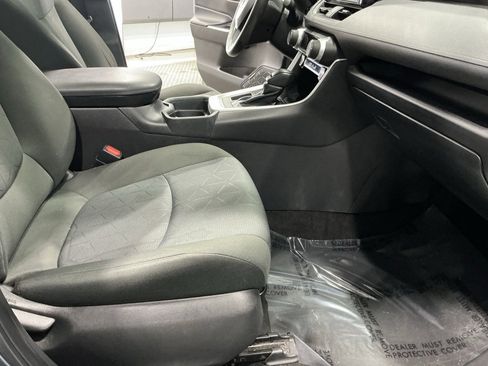 Used 2021 Toyota RAV4 XLE w/ Convenience Package image 18