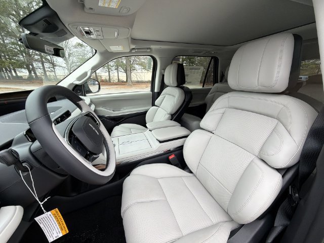 New 2025 Lincoln Navigator Reserve AWD/4WD image 11