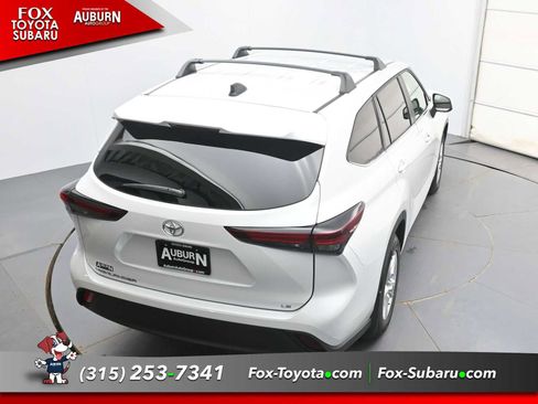 Used 2025 Toyota Highlander LE FWD image 25