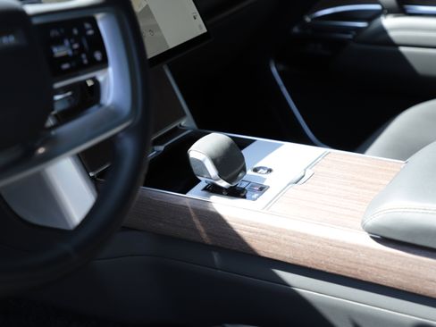 Certified 2025 Land Rover Range Rover SE AWD/4WD image 22