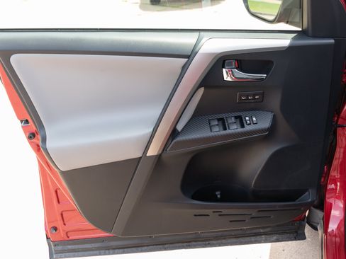 Used 2015 Toyota RAV4 Limited AWD/4WD image 9