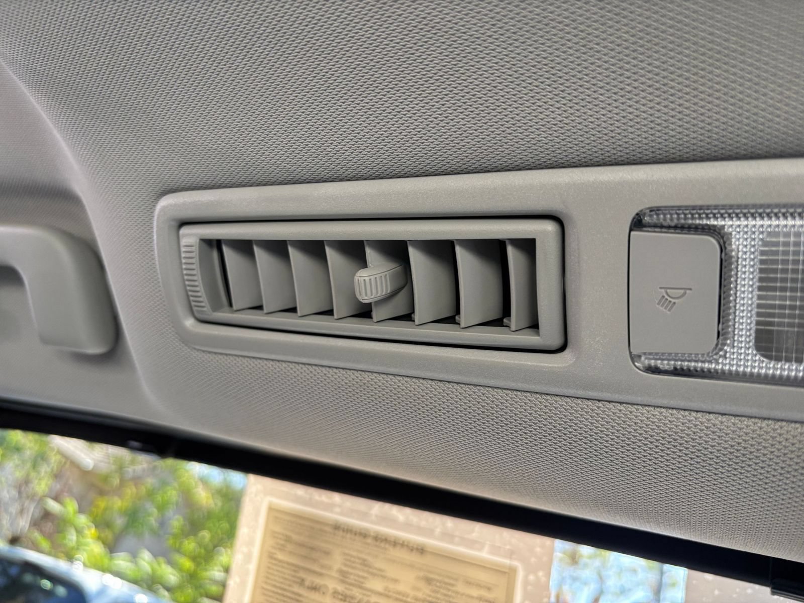 Used 2025 Toyota Sienna XLE FWD image 24