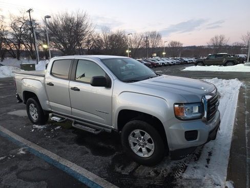 Certified 2019 GMC Canyon 2WD Crew Cab w/ Convenience Package image 2