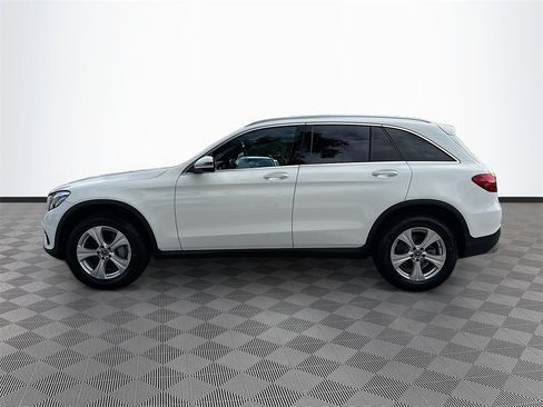 Used 2018 Mercedes-Benz GLC 300 4MATIC w/ Multimedia Package image 9