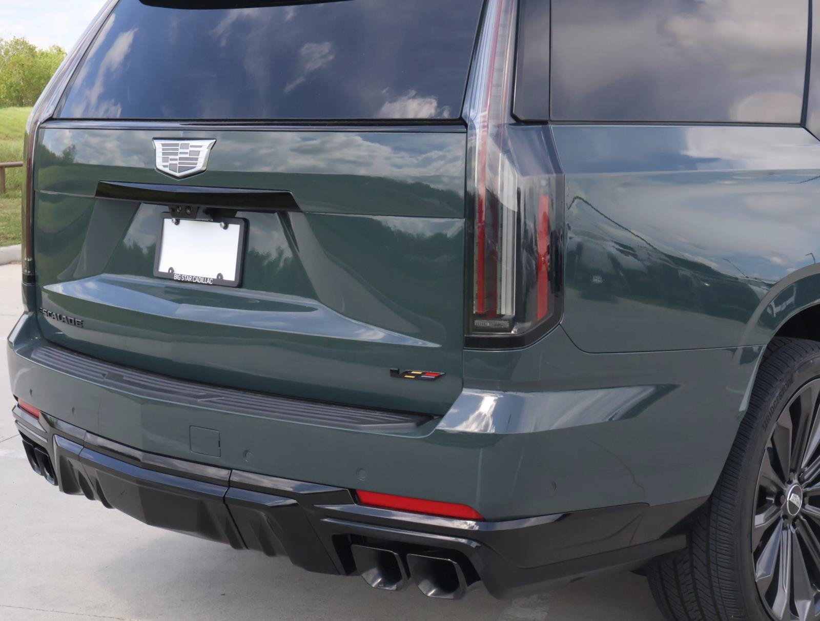 Used 2025 Cadillac Escalade ESV V AWD/4WD image 11