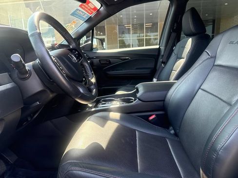 Certified 2025 Honda Passport Black Edition image 8