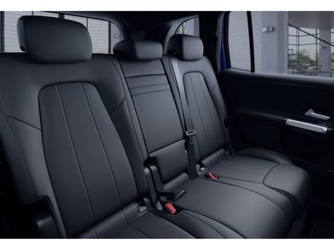 Used 2023 Mercedes-Benz GLB 250 4MATIC image 5