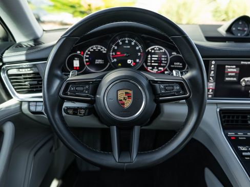 Used 2021 Porsche Panamera image 45