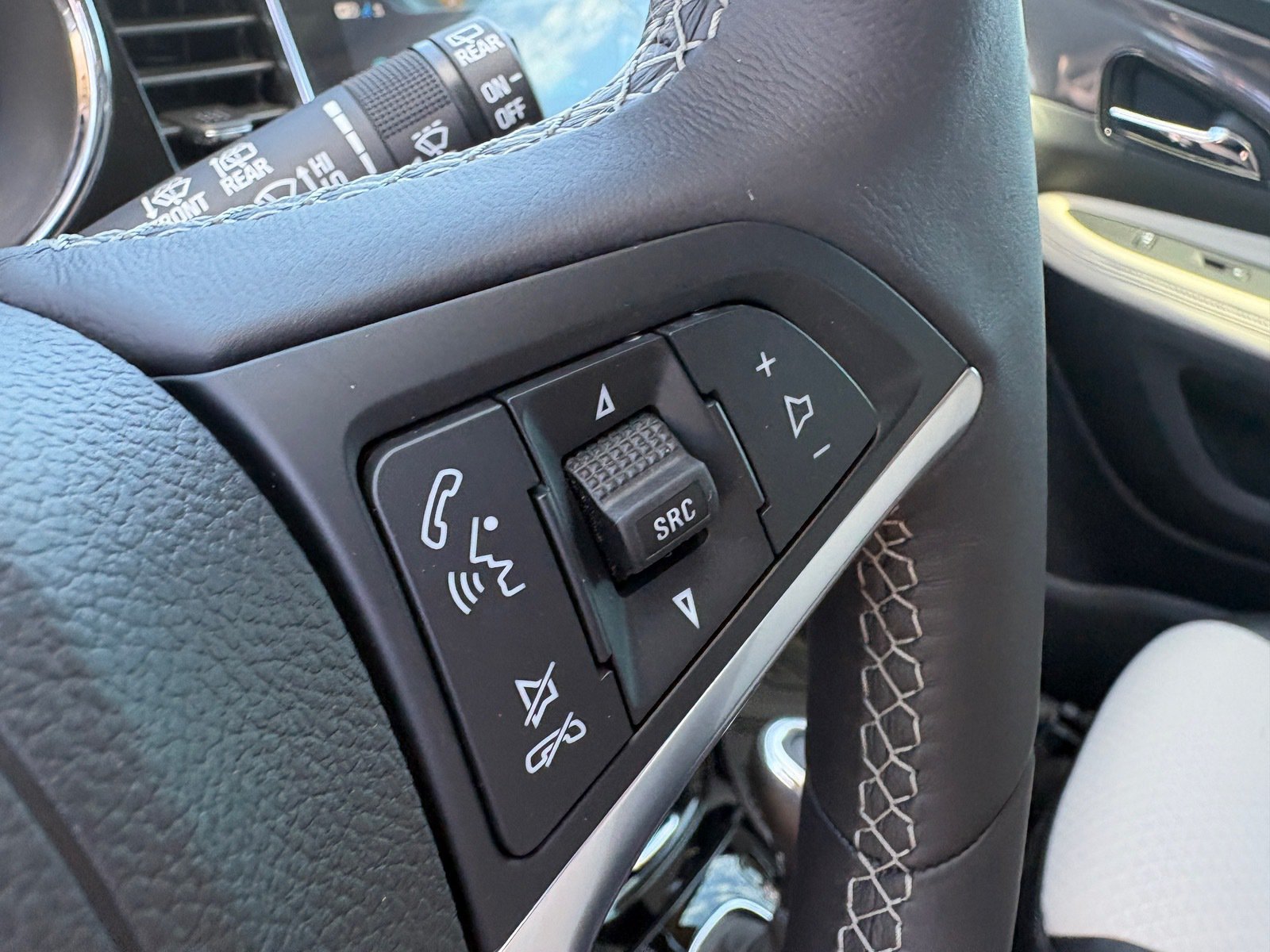 Used 2020 Buick Encore Preferred w/ Safety Package FWD image 20