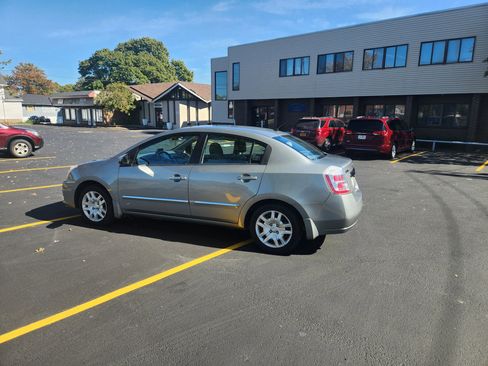 Used 2010 Nissan Sentra 2.0 S w/ Convenience Pkg image 6