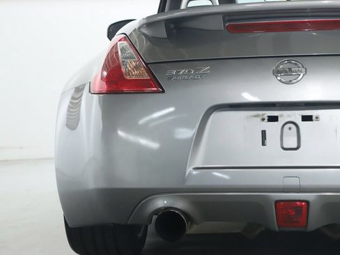 Used 2010 Nissan 370Z Roadster RWD image 41