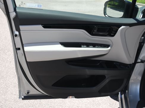 New 2026 Honda Odyssey Touring image 5