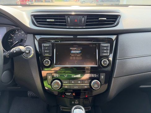 Used 2018 Nissan Rogue SV AWD/4WD image 17