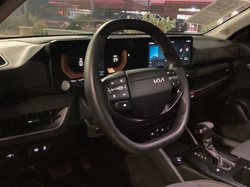 Used 2025 Kia K4 LXS image 8