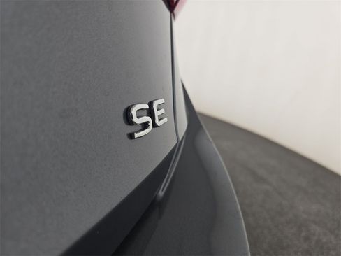 Used 2025 Volkswagen Jetta SE image 37