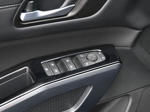 Used 2025 Nissan Pathfinder SL image 12