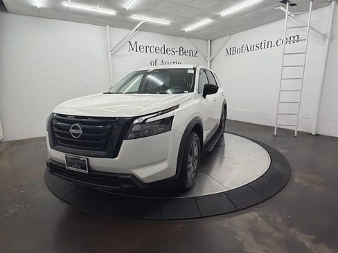 Used 2024 Nissan Pathfinder S FWD image 3