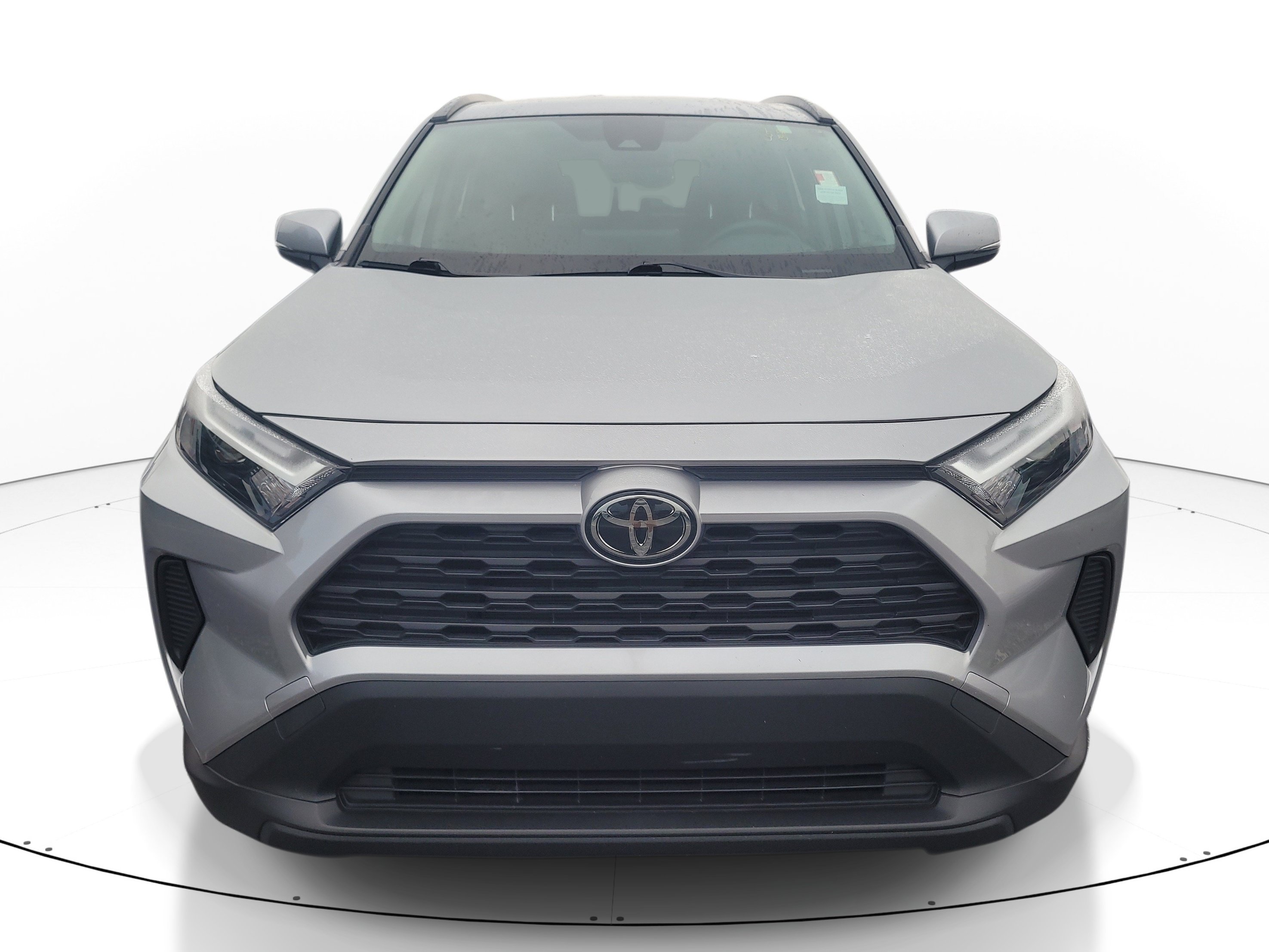 Used 2025 Toyota RAV4 XLE AWD/4WD image 2