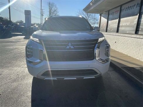 Used 2022 Mitsubishi Outlander SEL image 2