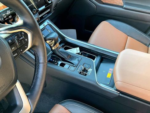 Used 2024 Lexus GX 550 w/ Accessory Package (Z1) image 14