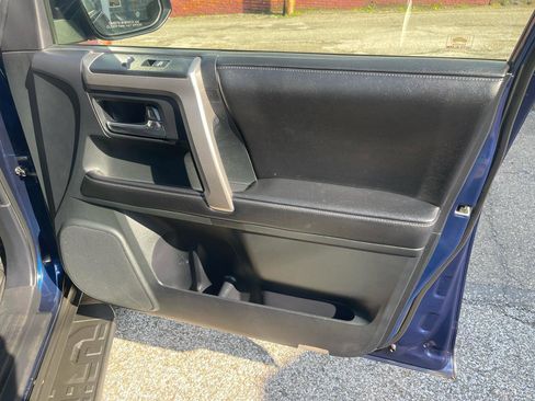 Used 2015 Toyota 4Runner SR5 Premium image 25