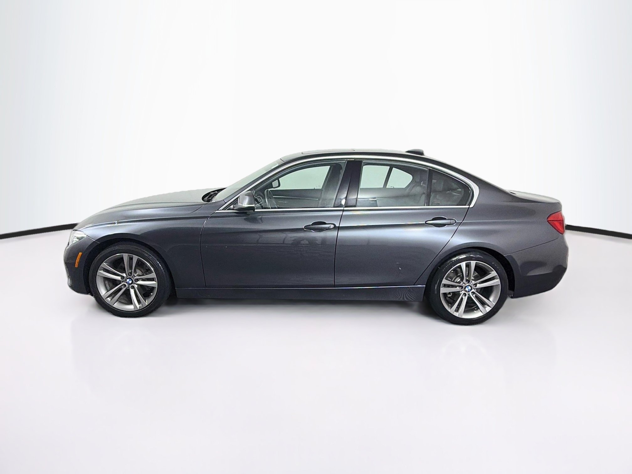 Used 2017 BMW 330i Sedan RWD image 4