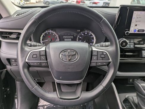 Used 2024 Toyota Highlander LE image 15