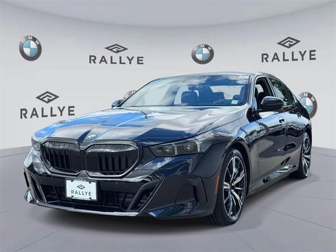 Used 2025 BMW 550e xDrive w/ Premium Package image 3