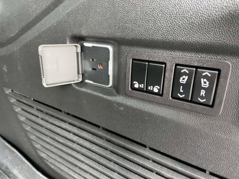 Used 2023 Chevrolet Tahoe High Country image 33