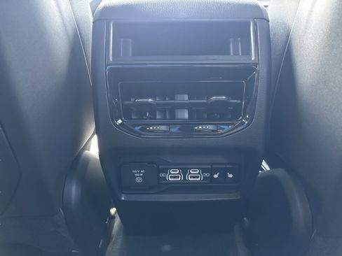 Used 2025 Jeep Grand Cherokee Overland w/ Adv Protech Group III AWD/4WD image 13