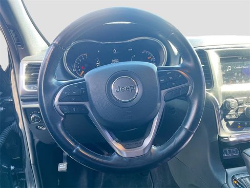 Used 2019 Jeep Grand Cherokee Laredo image 11