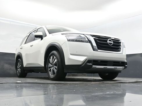 Used 2024 Nissan Pathfinder SL image 45