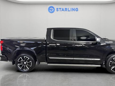 Certified 2025 Chevrolet Silverado 1500 High Country AWD/4WD image 11