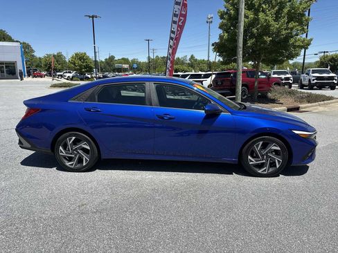 Used 2025 Hyundai Elantra SEL FWD image 5